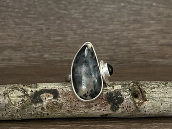 Agate and Black Onyx Ring Size 7