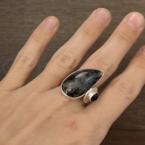 Agate and Black Onyx Ring Size 7