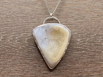 Druzy Agate Wavy Pendant